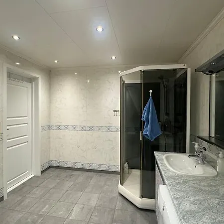 Spacious Apartment, 15 Min Walk To City Center Tromso Exterior photo