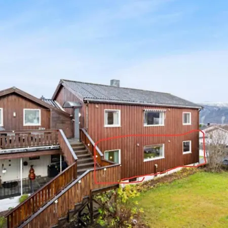 Spacious Apartment, 15 Min Walk To City Center Tromso Exterior photo