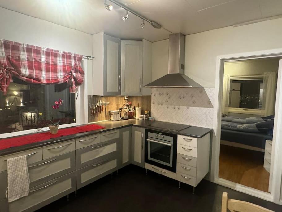 Апартаменты Spacious Apartment, 15 Min Walk To Center Тромсё