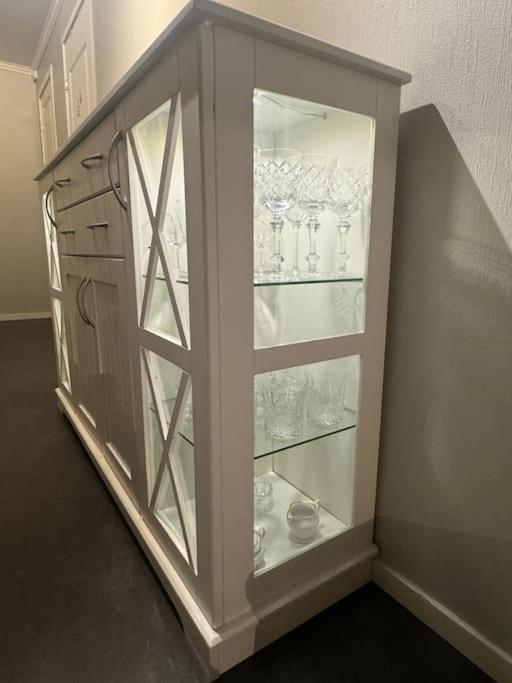Апартаменты Spacious Apartment, 15 Min Walk To Center